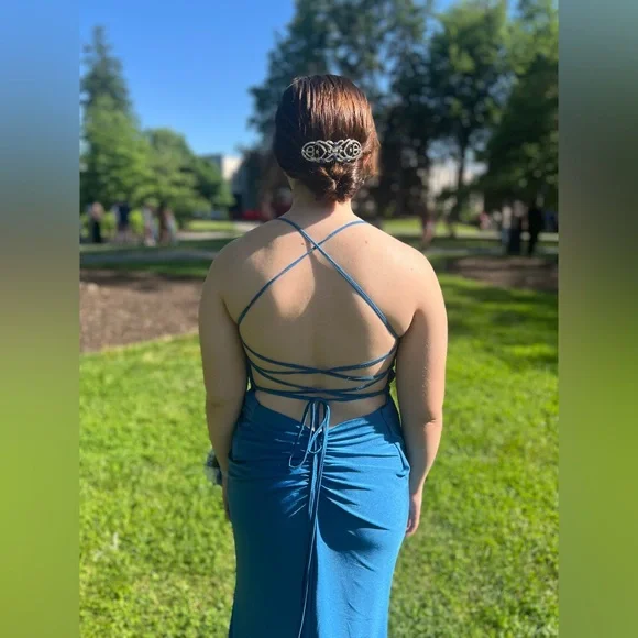 Elegant Blue Halter Evening Gown - Picture 2 of 5